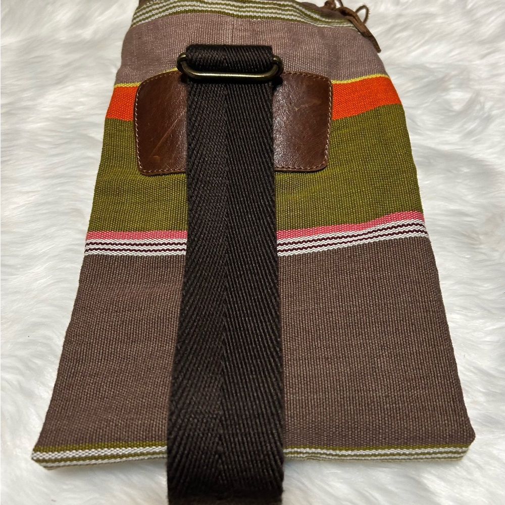 WILL Leather Goods Brown and Multicolor Blanket Tote/Carrier - Picture 15 of 16